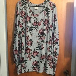 Long sleeve tunic style gray floral top 3X